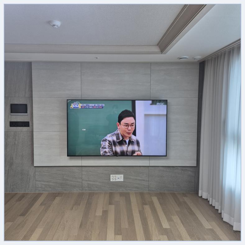 이사 후 TV를 둘 위치를 결정할 때 볼 수 있는 이미지 · 지지 조건별 차이